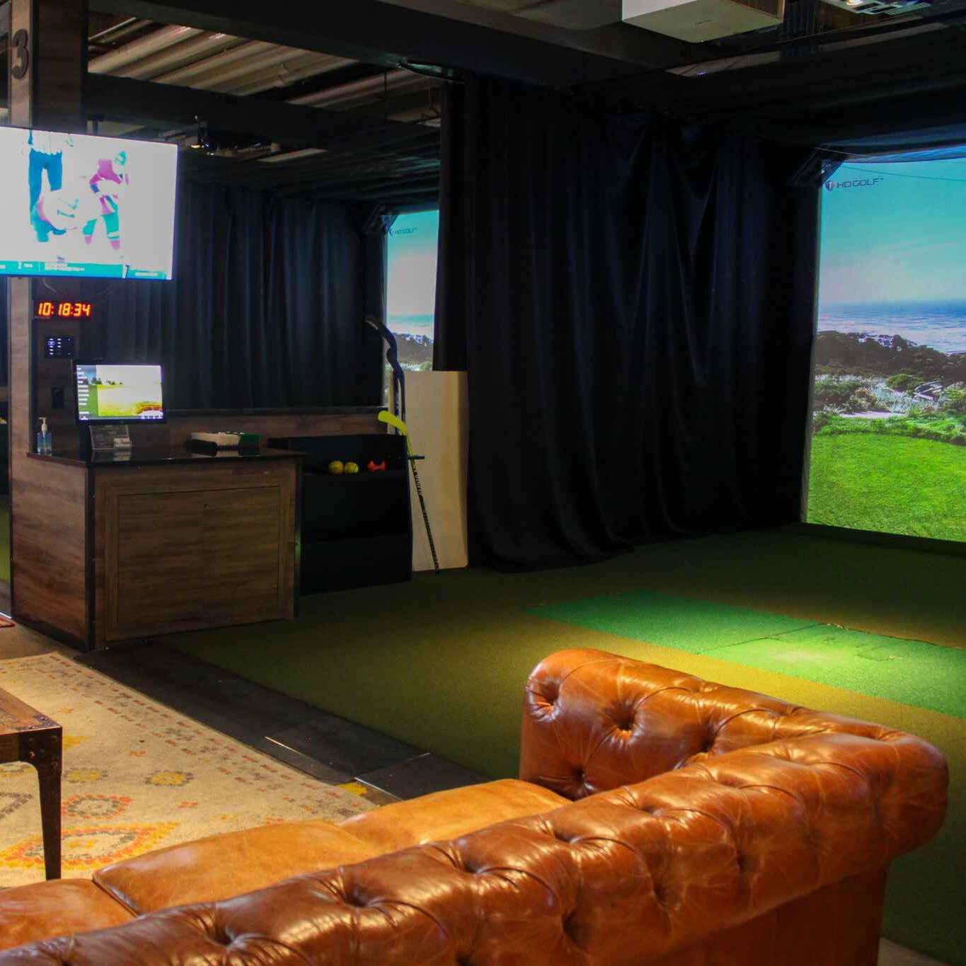 Golf simulator in London, Ontario for kids golf lessons
